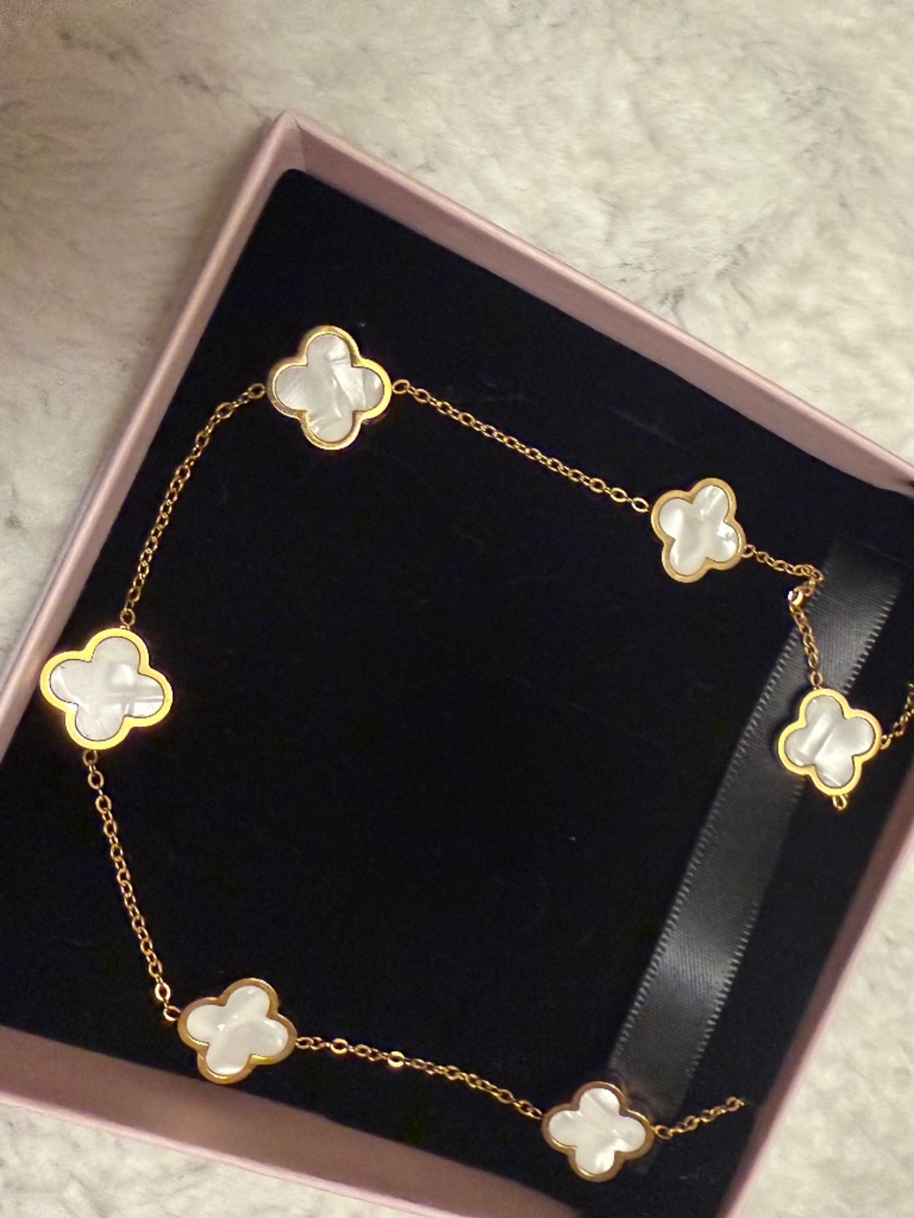 Lucky Clover Necklace - MOP and 18k gold plated